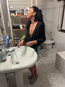 eddivad6974 online show from September 19, 2025, 8:42 pm