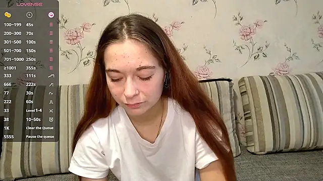 KissKarina online show from September 28, 2025, 1:05 pm