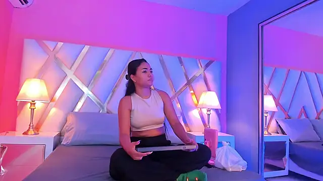 JadeeKhan online show from October 9, 2025, 8:18 pm