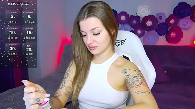 LindaBrilliant online show from October 23, 2025, 2:11 am