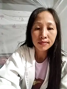 cute love00 online show from November 5, 2025, 1:11 pm