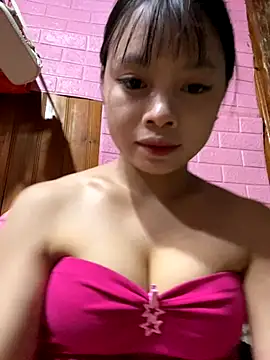 LunaBerry18 online show from September 19, 2025, 12:50 pm