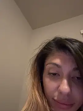 bbgurlnickii online show from October 19, 2025, 6:47 am