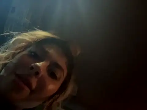 bbgurlnickii online show from November 18, 2025, 4:50 am