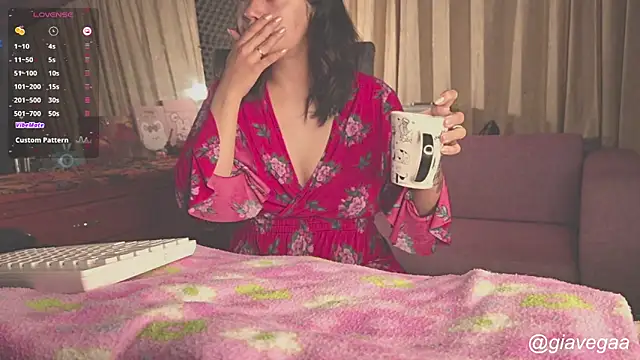 Snapshot of gigifontaine__ chatting on November 30, 2025, 11:42 pm gigifontaine online show from November 30, 2025, 11:42 pm