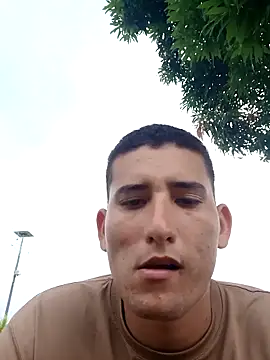 Snapshot of uribe23 chatting on October 8, 2025, 7:33 pm uribe23 online show from October 8, 2025, 7:33 pm