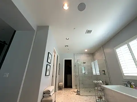 chanelstjames online show from April 17, 2026, 4:43 pm