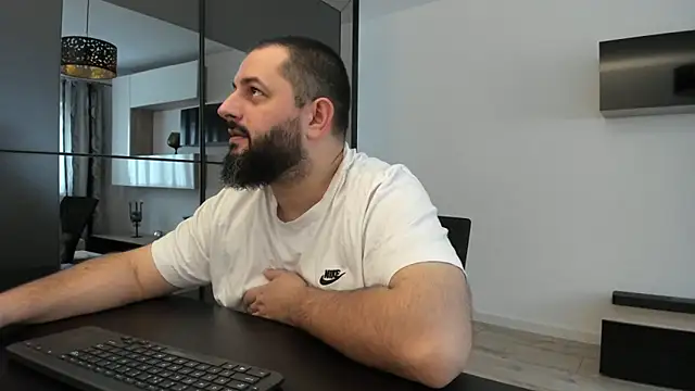 Snapshot of DravenPeak chatting on October 4, 2025, 12:14 pm DravenPeak online show from October 4, 2025, 12:14 pm