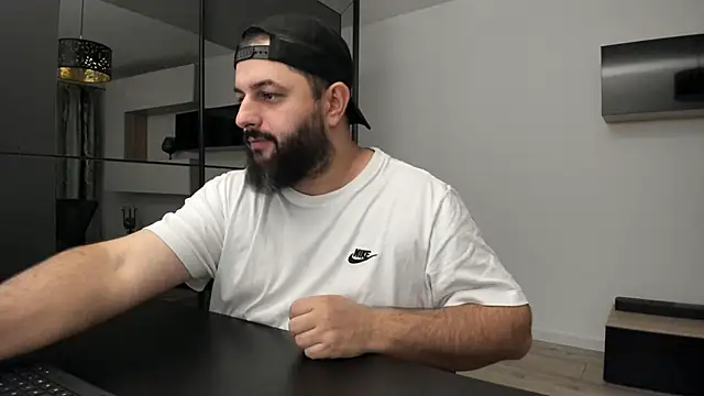 Snapshot of DravenPeak chatting on October 9, 2025, 11:58 pm DravenPeak online show from October 9, 2025, 11:58 pm