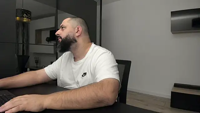 Snapshot of DravenPeak chatting on October 20, 2025, 8:42 pm DravenPeak online show from October 20, 2025, 8:42 pm