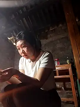 vivi cute online show from November 10, 2025, 12:53 am