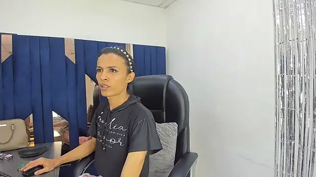 Aisha hotts777 online show from May 24, 2026, 6:57 pm