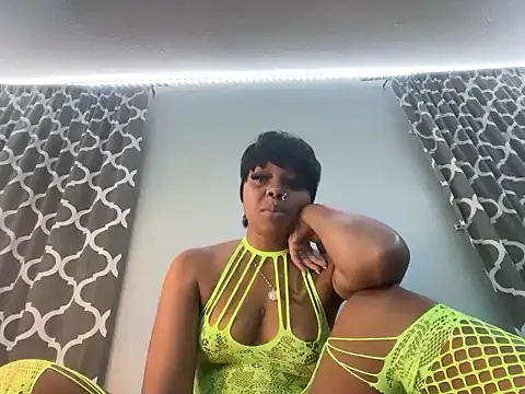 Liaprettygirl online show from May 6, 2026, 3:24 am