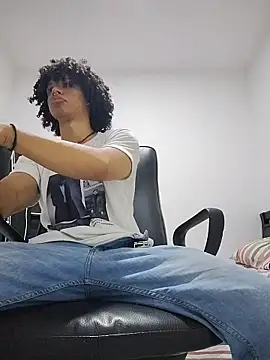 SoloRizo online show from November 18, 2025, 2:28 am