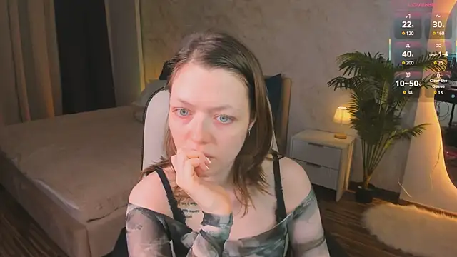 Snapshot of Lunar_Lily chatting on September 22, 2025, 5:31 am Lunar Lily online show from September 22, 2025, 5:31 am