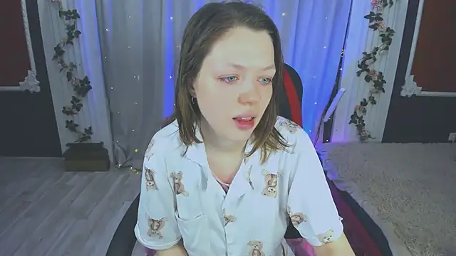 Snapshot of Lunar_Lily chatting on October 8, 2025, 5:49 am Lunar Lily online show from October 8, 2025, 5:49 am