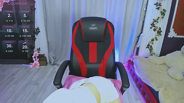 Snapshot of Lunar_Lily chatting on October 12, 2025, 5:28 am Lunar Lily online show from October 12, 2025, 5:28 am