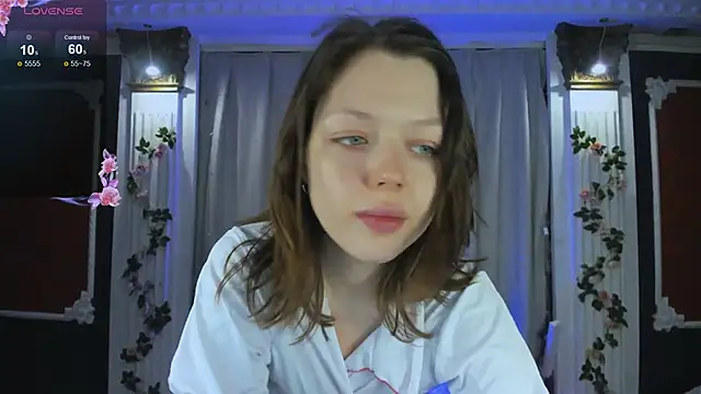 Snapshot of Lunar_Lily chatting on October 13, 2025, 5:29 am Lunar Lily online show from October 13, 2025, 5:29 am