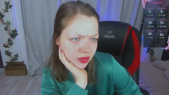 Snapshot of Lunar_Lily chatting on October 16, 2025, 5:30 am Lunar Lily online show from October 16, 2025, 5:30 am