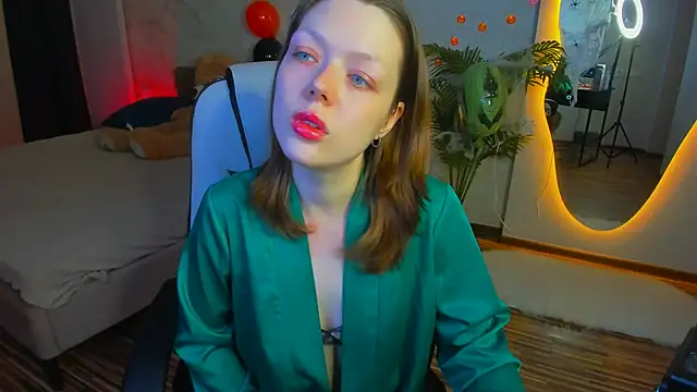 Snapshot of Lunar_Lily chatting on November 1, 2025, 5:31 am Lunar Lily online show from November 1, 2025, 5:31 am