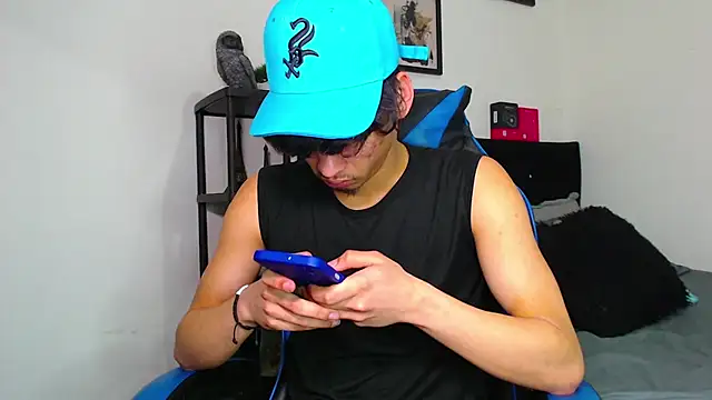 Gael Jones online show from November 27, 2025, 2:24 am