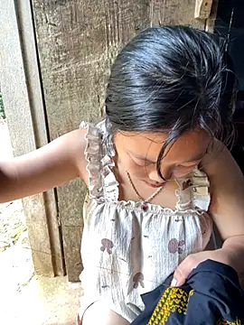 Lyrasss online show from October 6, 2025, 2:53 am