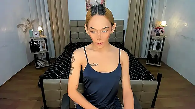 Catianamoore online show from September 25, 2025, 8:34 pm