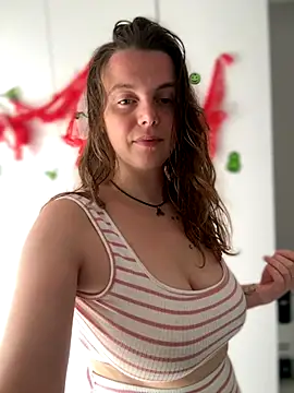 TenderLaGlamor online show from October 21, 2025, 10:49 am