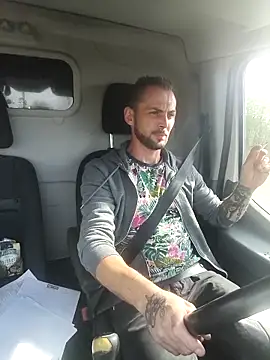 papichulo0099 online show from October 22, 2025, 11:21 am