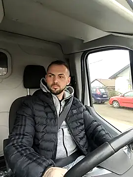 papichulo0099 online show from November 27, 2025, 7:32 am