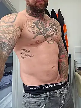 Snapshot of tattedmuscle1 chatting on October 12, 2025, 11:09 am tattedmuscle1 online show from October 12, 2025, 11:09 am