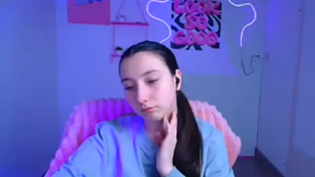 ScarlettVibe  online show from October 27, 2025, 12:31 pm