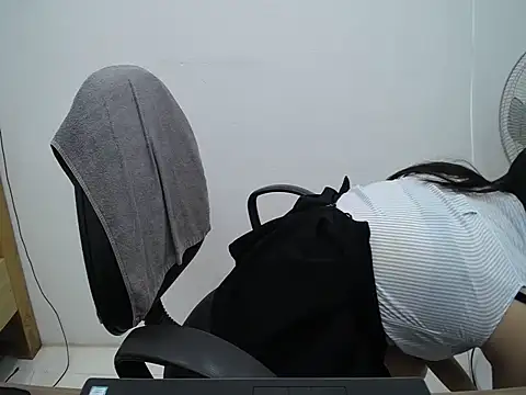  Lady- online show from April 14, 2026, 7:53 pm