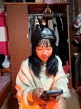 AAANINE22 online show from October 20, 2025, 1:33 pm