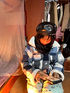 AAANINE22 online show from October 24, 2025, 6:32 am