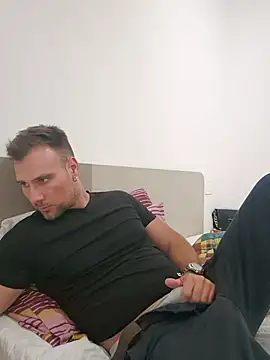 Snapshot of mrlyuis chatting on September 15, 2025, 7:03 pm mrlyuis online show from September 15, 2025, 7:03 pm