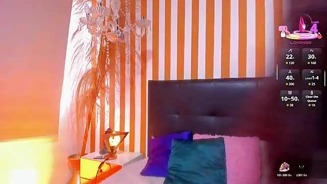 LunaToledo online show from October 21, 2025, 12:39 pm