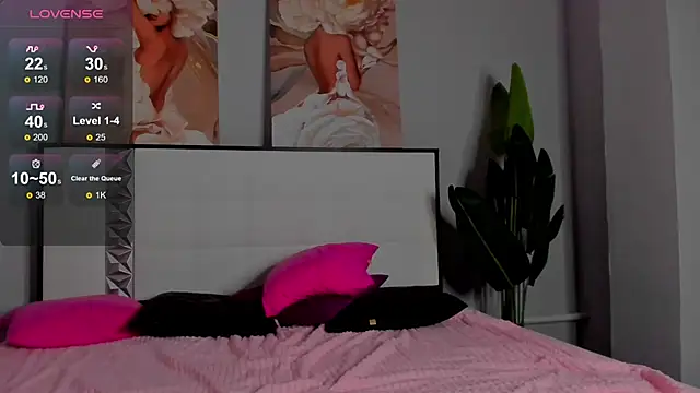 CloveDia online show from September 27, 2025, 8:52 am