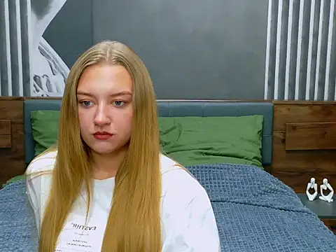 Snapshot of DarcyWilsy chatting on October 14, 2025, 11:16 pm DarcyWilsy online show from October 14, 2025, 11:16 pm