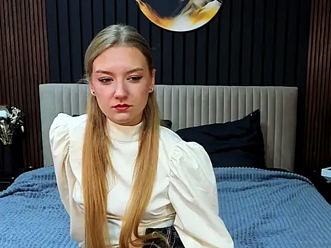 Snapshot of DarcyWilsy chatting on November 4, 2025, 8:52 pm DarcyWilsy online show from November 4, 2025, 8:52 pm