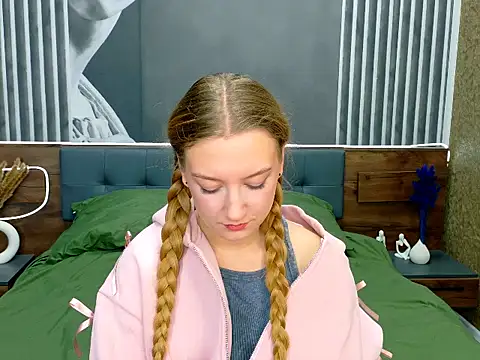 Snapshot of DarcyWilsy chatting on November 6, 2025, 5:25 pm DarcyWilsy online show from November 6, 2025, 5:25 pm