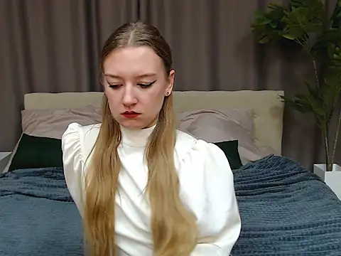 Snapshot of DarcyWilsy chatting on November 9, 2025, 7:01 pm DarcyWilsy online show from November 9, 2025, 7:01 pm