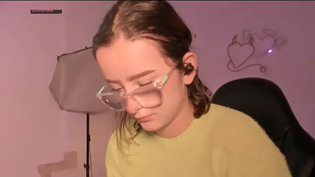 kristal joi dl online show from October 1, 2025, 12:22 pm