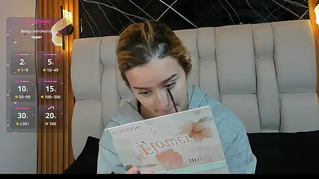 kristal joi dl online show from November 9, 2025, 1:31 pm