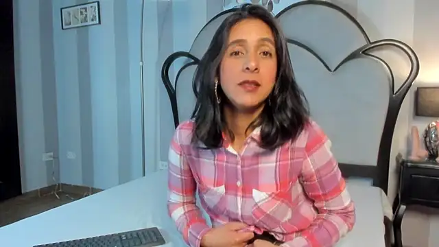 Snapshot of MiaAmore_ chatting on February 19, 2026, 7:32 pm MiaAmore online show from February 19, 2026, 7:32 pm