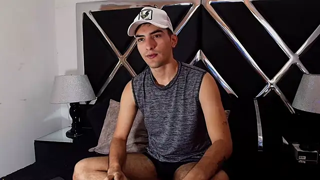 AlekRuizx online show from October 24, 2025, 7:21 pm