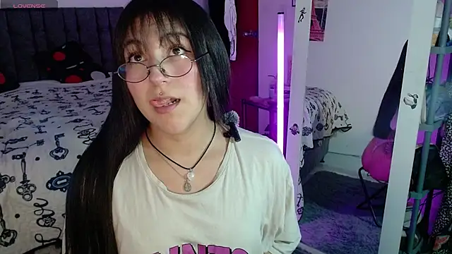 Snapshot of lilitth777 chatting on February 5, 2026, 12:04 am lilitth777 online show from February 5, 2026, 12:04 am