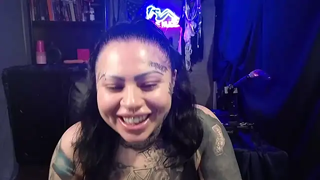 chicanachic13 online show from April 4, 2026, 4:04 pm