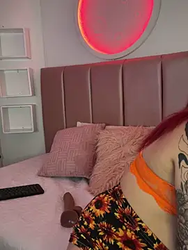 evaa jones1 online show from September 18, 2025, 1:35 pm