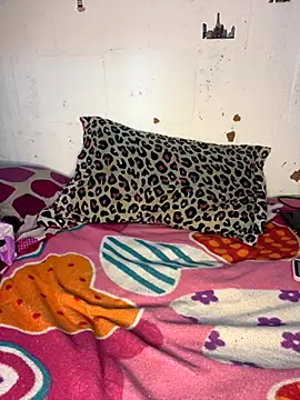 mily 09 online show from October 8, 2025, 11:24 pm